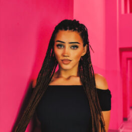 d03-Img-Girl-Locks.jpg